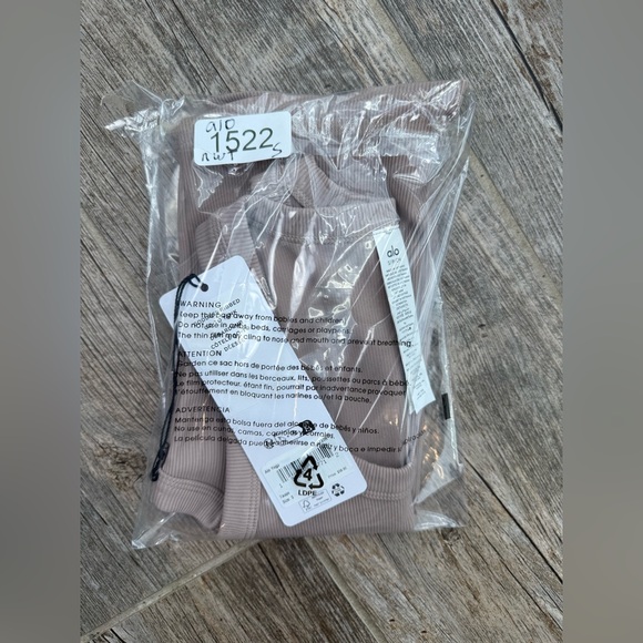 NWT Alo Yoga Goddess Ribbed Go-To Tank Taupe Small - Picture 7 of 7